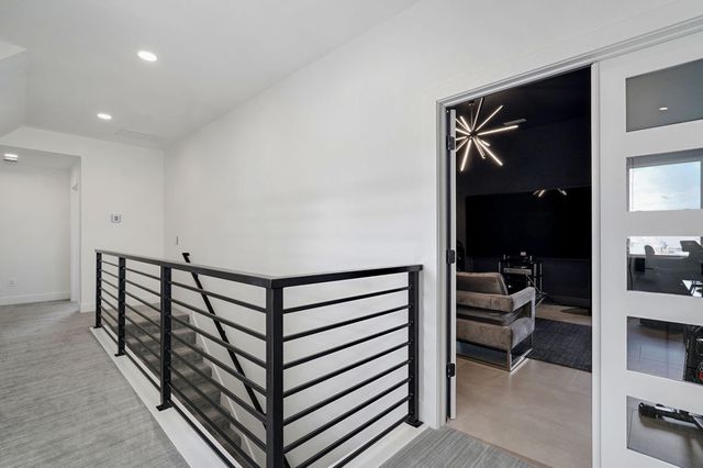 1527 N Edgemont Circle, Springfield, MO 65802