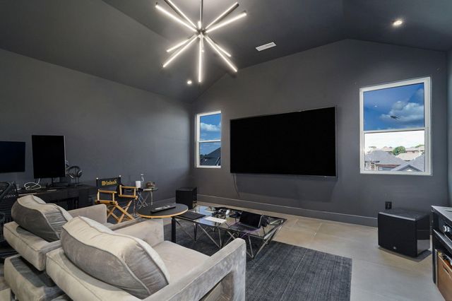 1527 N Edgemont Circle, Springfield, MO 65802