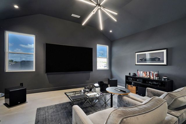 1527 N Edgemont Circle, Springfield, MO 65802