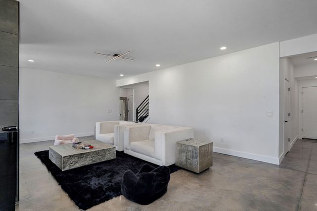 1527 N Edgemont Circle, Springfield, MO 65802