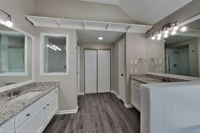 1021 Glenview Drive, Pearland, TX 77581