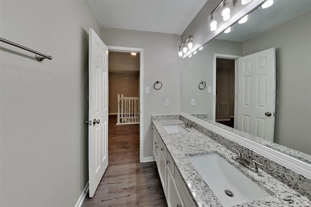 1021 Glenview Drive, Pearland, TX 77581