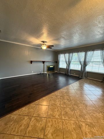 707 W Hay, Carrizo Springs, TX 78834