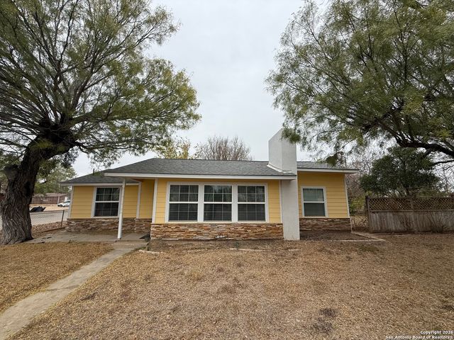 707 W Hay, Carrizo Springs, TX 78834