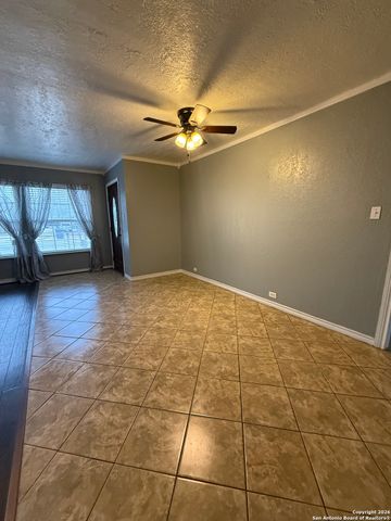 707 W Hay, Carrizo Springs, TX 78834