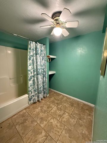 707 W Hay, Carrizo Springs, TX 78834