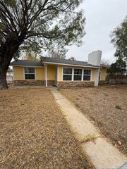 707 W Hay, Carrizo Springs, TX 78834