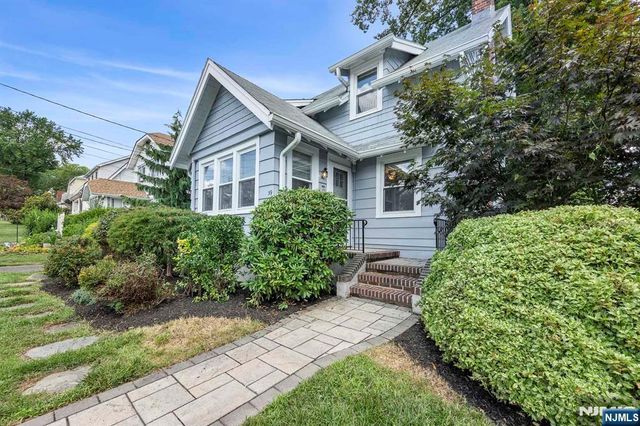 59 W Forest Avenue, Teaneck, NJ 07666