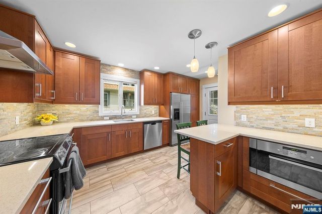 59 W Forest Avenue, Teaneck, NJ 07666