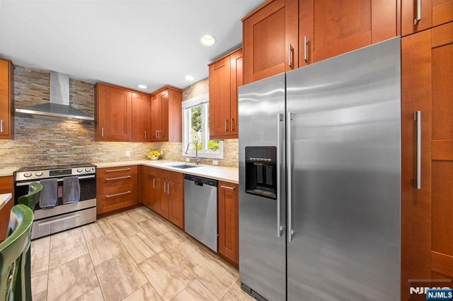 59 W Forest Avenue, Teaneck, NJ 07666