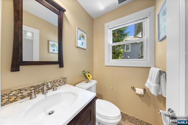 59 W Forest Avenue, Teaneck, NJ 07666