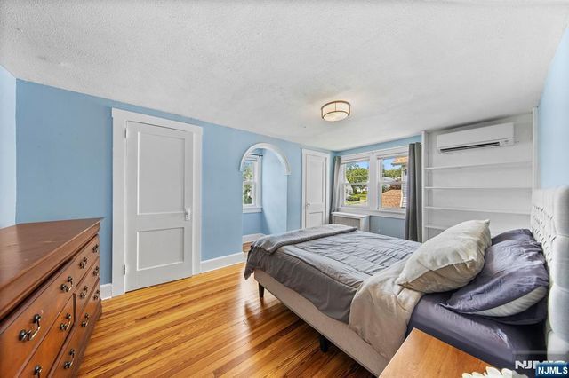 59 W Forest Avenue, Teaneck, NJ 07666