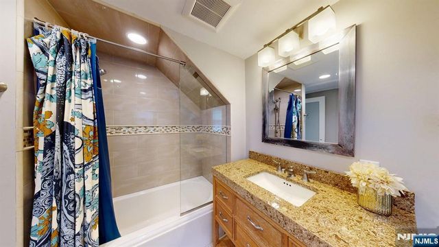 59 W Forest Avenue, Teaneck, NJ 07666