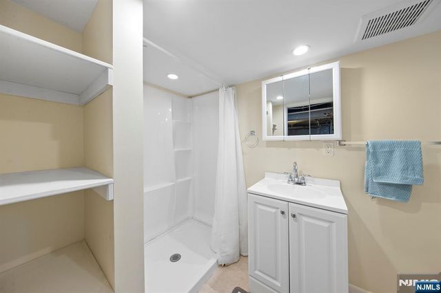 59 W Forest Avenue, Teaneck, NJ 07666