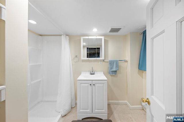 59 W Forest Avenue, Teaneck, NJ 07666
