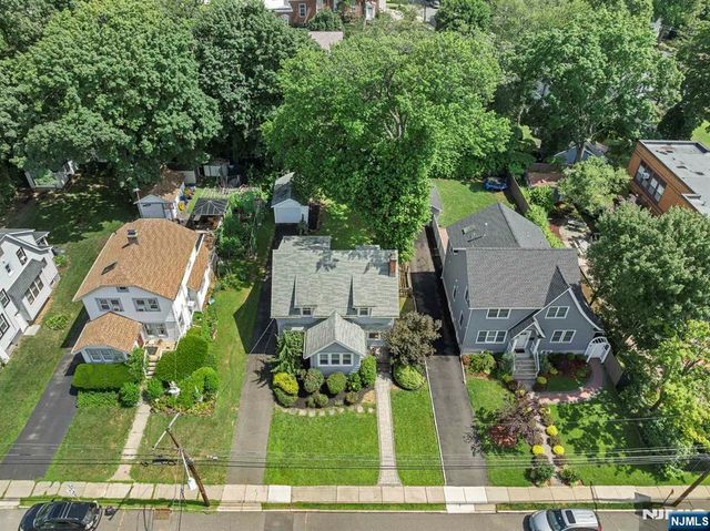 59 W Forest Avenue, Teaneck, NJ 07666