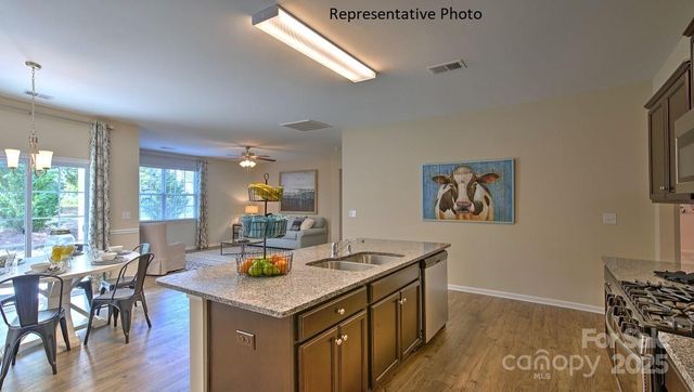 706 14th Avenue Court NE, Hickory, NC 28601