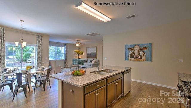 706 14th Avenue Court NE, Hickory, NC 28601