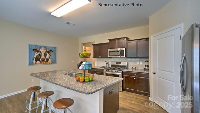 706 14th Avenue Court NE, Hickory, NC 28601