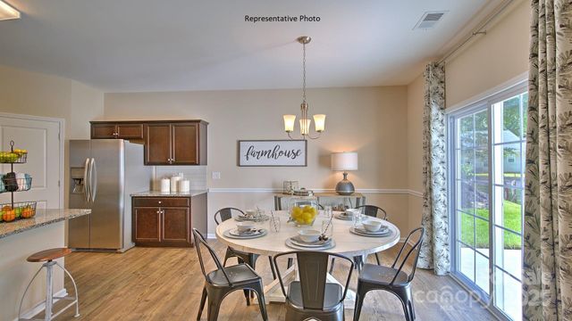 706 14th Avenue Court NE, Hickory, NC 28601