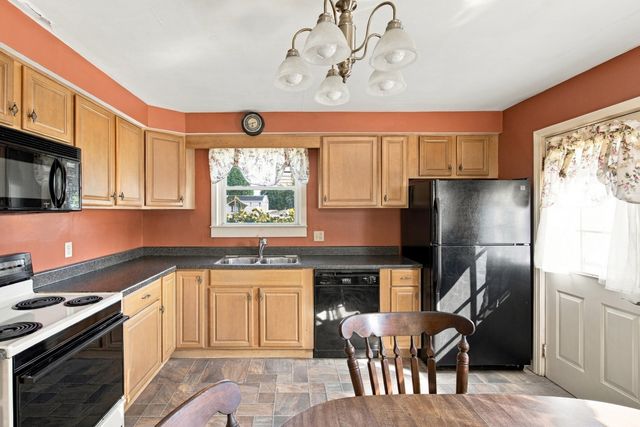 136 Durfee Road, Tiverton, RI 02878
