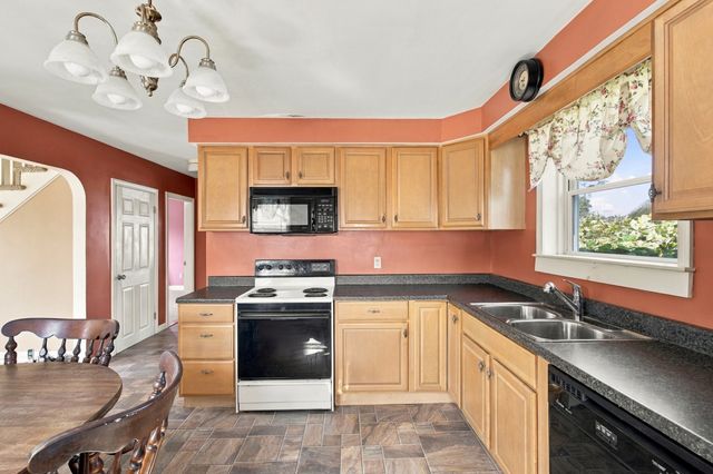 136 Durfee Road, Tiverton, RI 02878