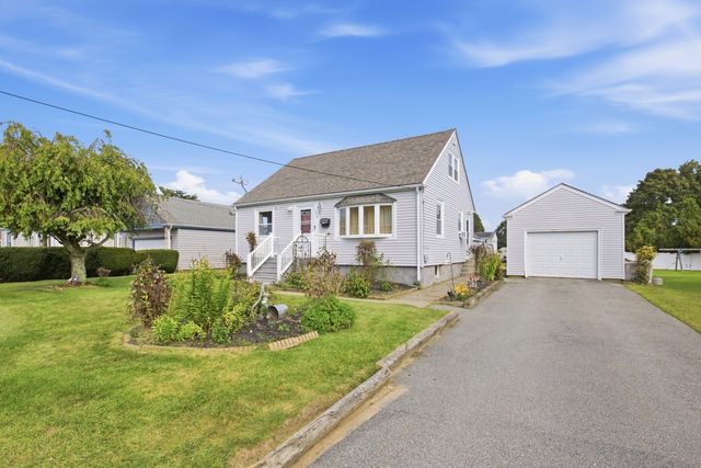 136 Durfee Road, Tiverton, RI 02878