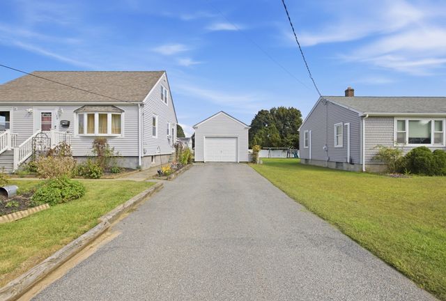 136 Durfee Road, Tiverton, RI 02878