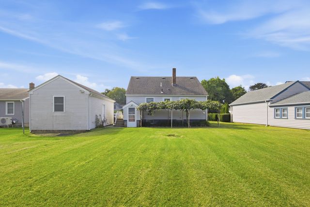 136 Durfee Road, Tiverton, RI 02878