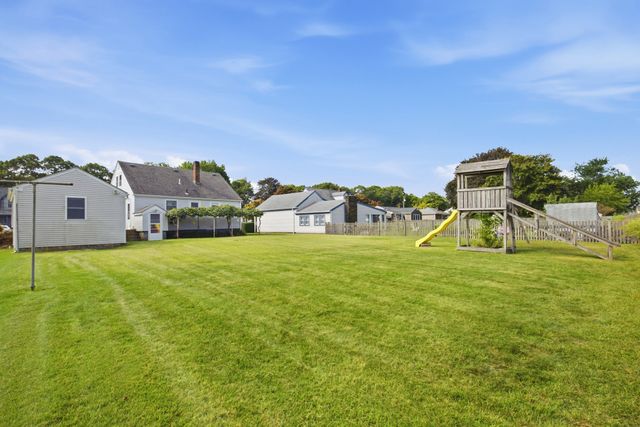 136 Durfee Road, Tiverton, RI 02878