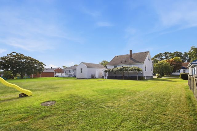 136 Durfee Road, Tiverton, RI 02878