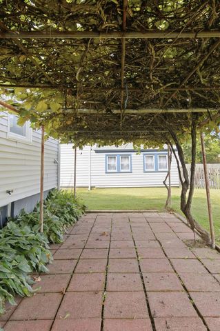 136 Durfee Road, Tiverton, RI 02878
