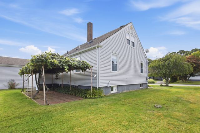 136 Durfee Road, Tiverton, RI 02878