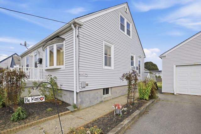 136 Durfee Road, Tiverton, RI 02878