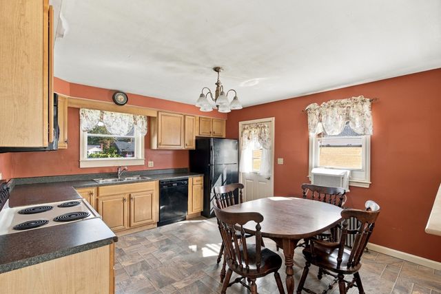 136 Durfee Road, Tiverton, RI 02878