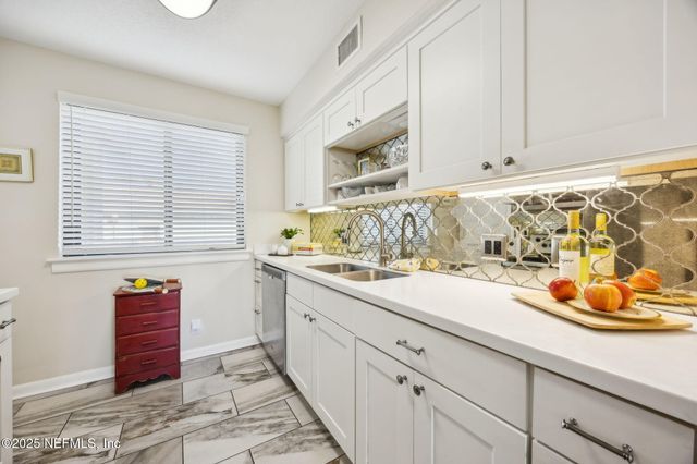 1789 RIVER Road 2, Jacksonville, FL 32207