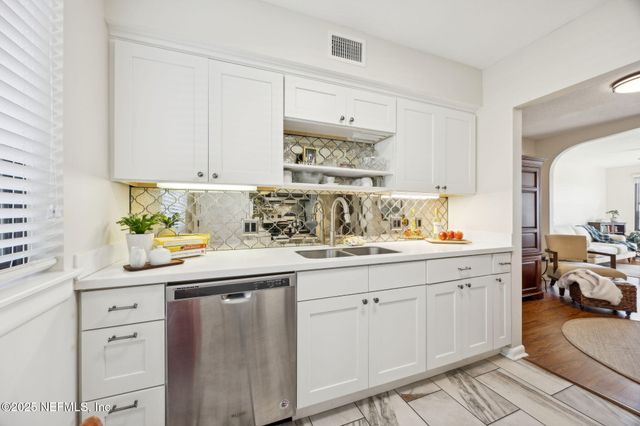 1789 RIVER Road 2, Jacksonville, FL 32207