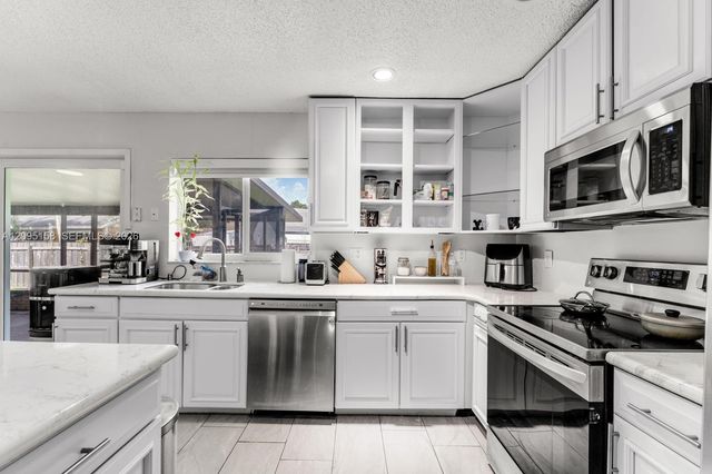 1661 N Goldeneye Lane, Homestead, FL 33035