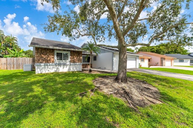 1661 N Goldeneye Lane, Homestead, FL 33035