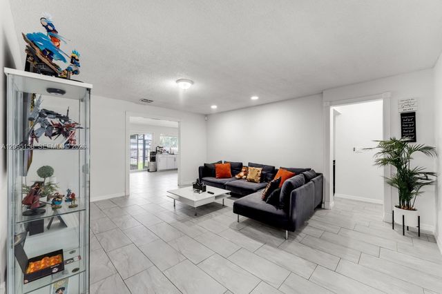 1661 N Goldeneye Lane, Homestead, FL 33035
