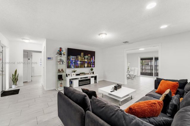 1661 N Goldeneye Lane, Homestead, FL 33035