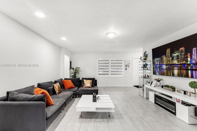 1661 N Goldeneye Lane, Homestead, FL 33035