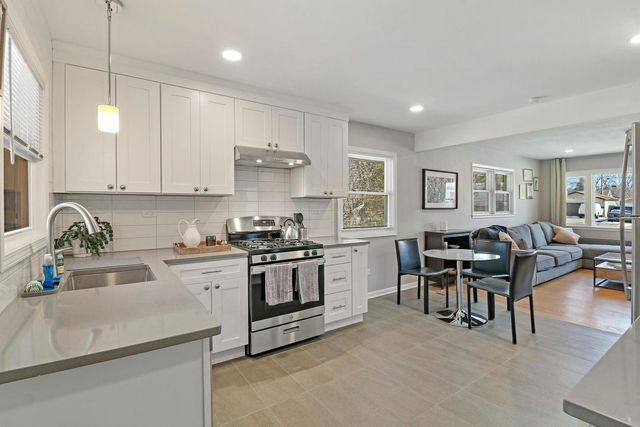 2532 N Jackson Street N, Waukegan, IL 60087