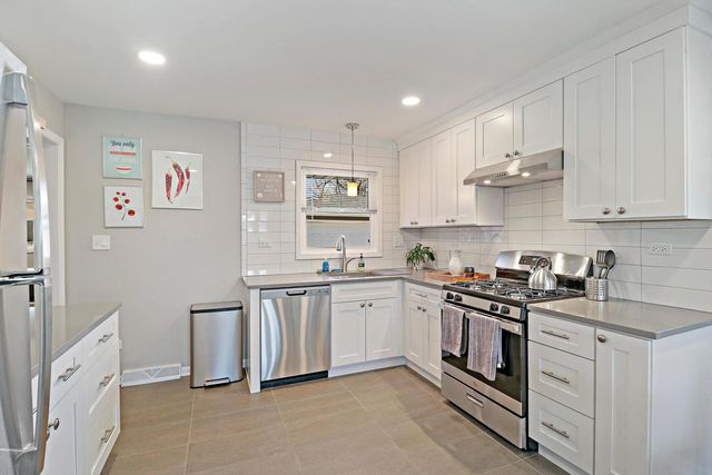 2532 N Jackson Street N, Waukegan, IL 60087