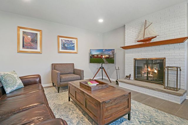 2532 N Jackson Street N, Waukegan, IL 60087