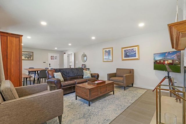 2532 N Jackson Street N, Waukegan, IL 60087