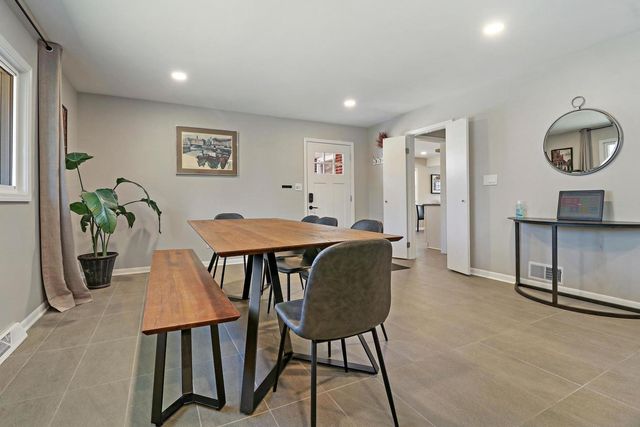 2532 N Jackson Street N, Waukegan, IL 60087