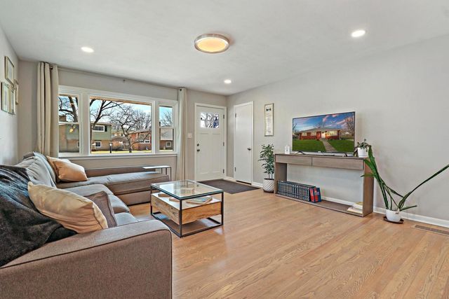 2532 N Jackson Street N, Waukegan, IL 60087