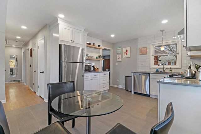 2532 N Jackson Street N, Waukegan, IL 60087