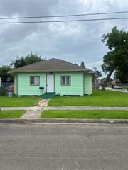 400 W Republic Avenue, Baytown, TX 77520